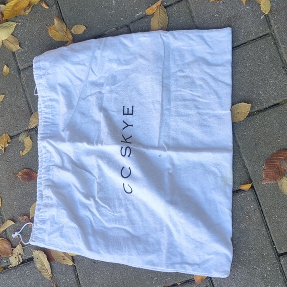 CC Skye Leather Bag - Picture 4 of 5